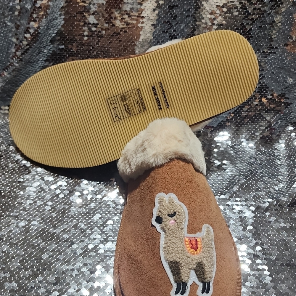 Slippers - Picture 5 of 5